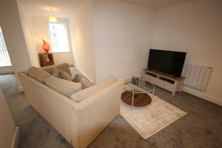 3 bedroom Flat to let in Horninglow Street, Staffordshire, Burton upon Trent, DE14