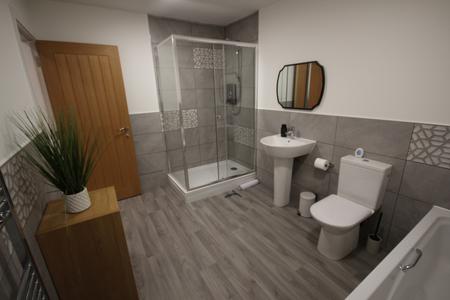 2 bedroom Flat to let in Horninglow Street, Staffordshire, Burton upon Trent, DE14