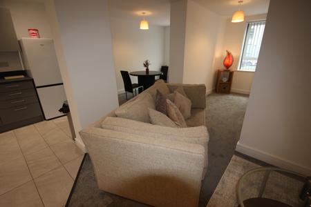 2 bedroom Flat to let in Horninglow Street, Staffordshire, Burton upon Trent, DE14