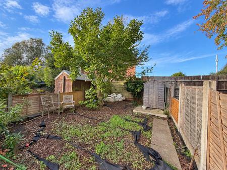 3 bedroom Semi-detached house for sale in Kitling Greaves Lane, Burton-On-Trent
