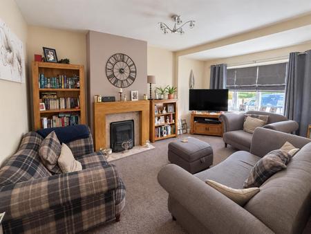 3 bedroom Semi-detached house for sale in Kitling Greaves Lane, Burton-On-Trent