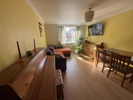 2 bedroom Apartment for sale in Pavilion Grove, Burton-On-Trent