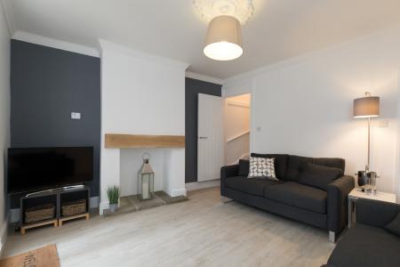 4 bedroom Semi-detached house to let in Stepping Lane