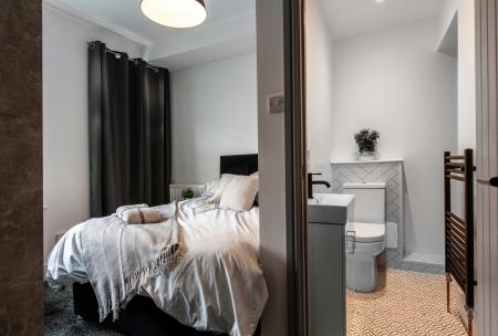 4 bedroom Terraced House to let in Campion Street, Derby, DE22