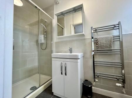 4 bedroom Apartment to let in Quarn Gardens, Derby, DE1