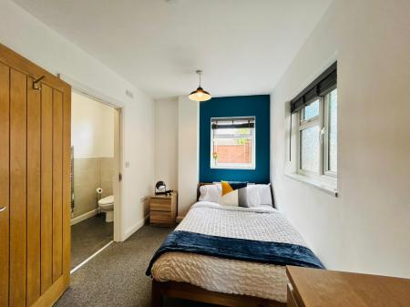 4 bedroom Apartment to let in Quarn Gardens, Derby, DE1