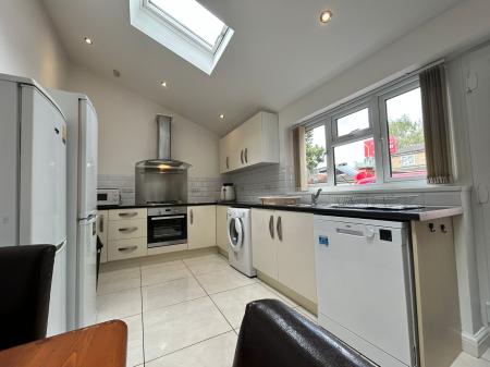 4 bedroom Apartment to let in Quarn Gardens, Derby, DE1