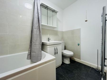 4 bedroom Apartment to let in Quarn Gardens, Derby, DE1