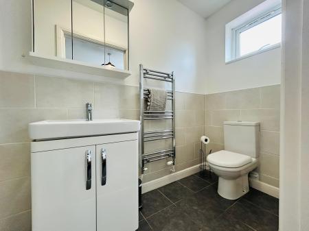 4 bedroom Apartment to let in Quarn Gardens, Derby, DE1