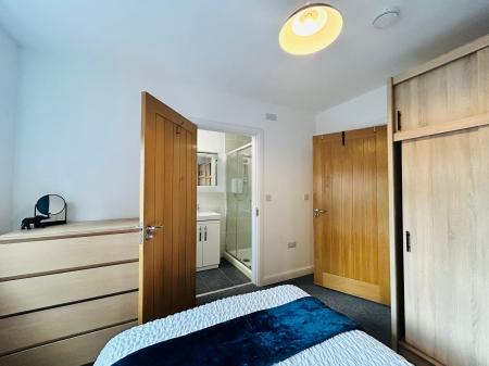 4 bedroom Apartment to let in Quarn Gardens, Derby, DE1