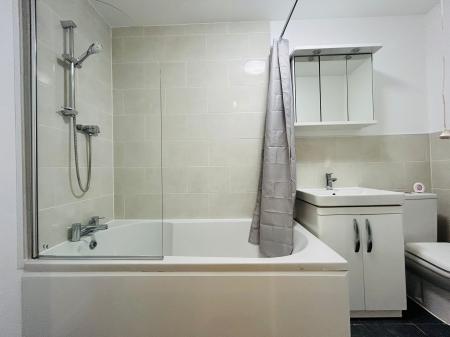 4 bedroom Apartment to let in Quarn Gardens, Derby, DE1