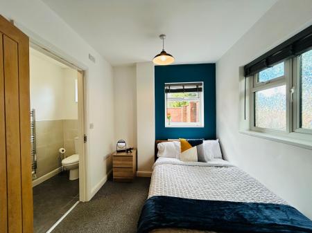 4 bedroom Apartment to let in Quarn Gardens, Derby, DE1