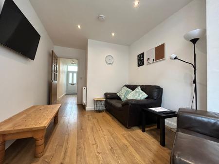 4 bedroom Apartment to let in Quarn Gardens, Derby, DE1