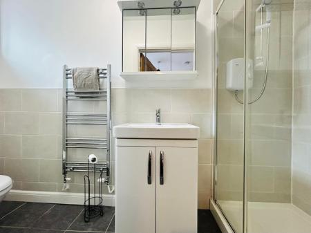 4 bedroom Apartment to let in Quarn Gardens, Derby, DE1