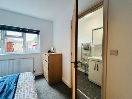 4 bedroom Apartment to let in Quarn Gardens, Derby, DE1