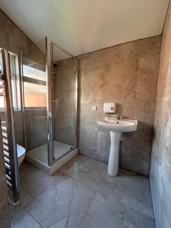 1 bedroom Studio flat to let in Flat 3, 157 UNR
