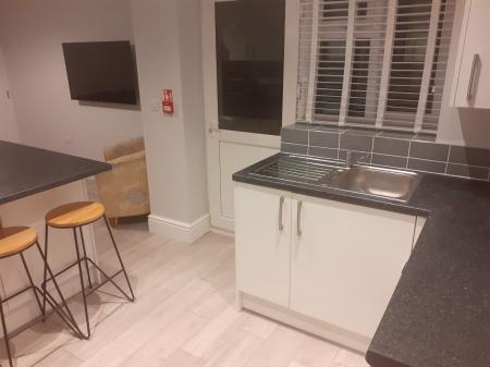 5 bedroom Terraced House to let in Longford Street, Derby, DE22