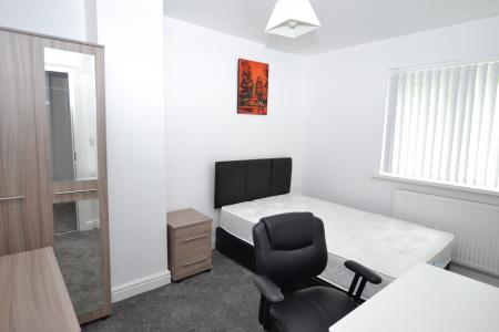 4 bedroom Town house to let in Mundy Close, Derby, DE1
