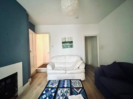 1 bedroom Terraced House to let in Upstairs back Floor bedroom