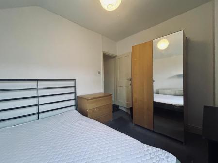 1 bedroom Terraced House to let in Upstairs back Floor bedroom