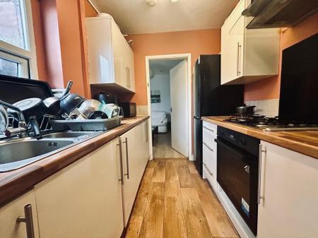 1 bedroom Terraced House to let in Upstairs back Floor bedroom