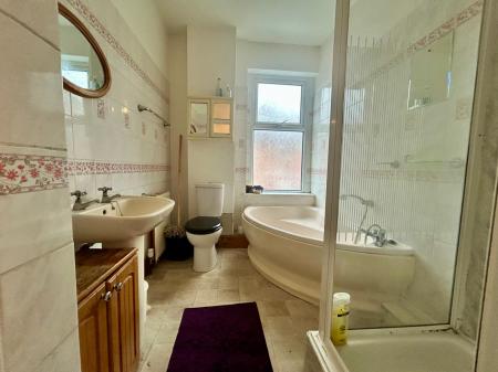 1 bedroom Terraced House to let in Upstairs back Floor bedroom