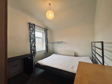 1 bedroom Terraced House to let in Upstairs back Floor bedroom