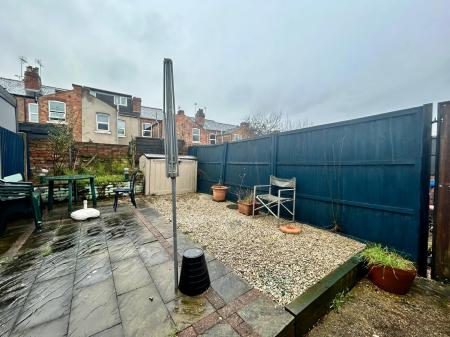 1 bedroom Terraced House to let in Upstairs back Floor bedroom