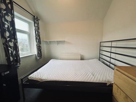 1 bedroom Terraced House to let in Upstairs back Floor bedroom