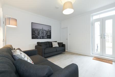 3 bedroom Semi-detached house to let in Stepping Lane