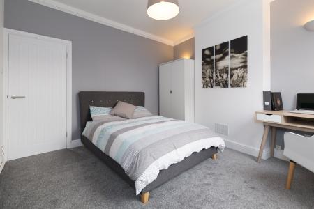 3 bedroom Semi-detached house to let in Stepping Lane