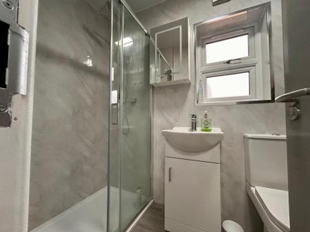 6 bedroom Detached house to let in Ivy Grove, Ripley, DE5