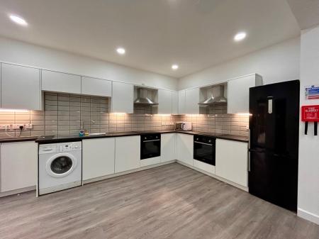 6 bedroom Detached house to let in Ivy Grove, Ripley, DE5