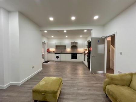 6 bedroom Detached house to let in Ivy Grove, Ripley, DE5