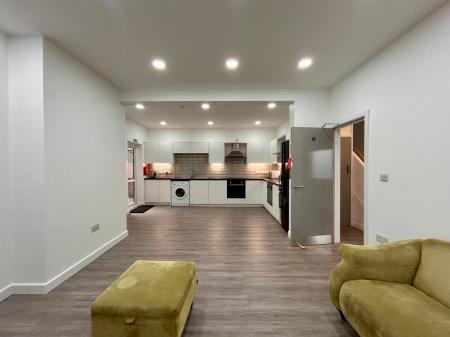 6 bedroom Detached house to let in Ivy Grove, Ripley, DE5