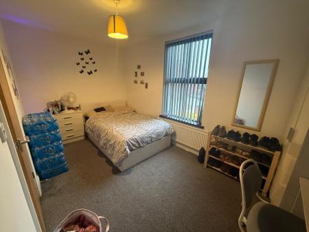 1 bedroom Terraced House to let in Room 1-5