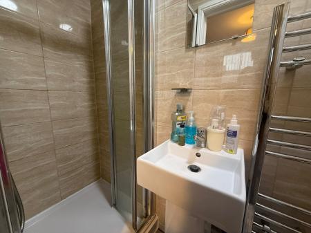 1 bedroom Terraced House to let in Room 1-5