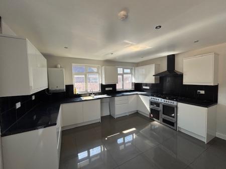 4 bedroom Bungalow for sale in Goodsmoor Road, Derby, Littleover, DE23