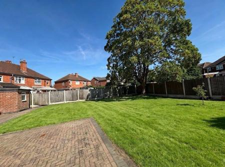 4 bedroom Bungalow for sale in Goodsmoor Road, Derby, Littleover, DE23
