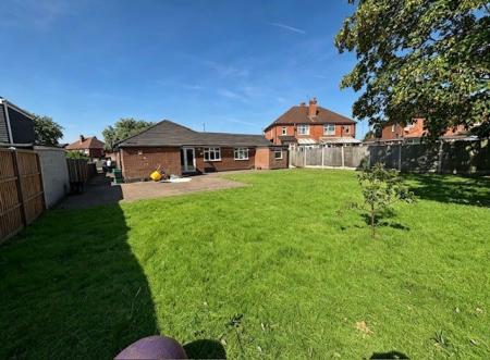 4 bedroom Bungalow for sale in Goodsmoor Road, Derby, Littleover, DE23