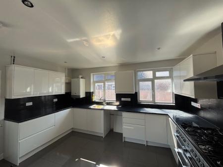 4 bedroom Bungalow for sale in Goodsmoor Road, Derby, Littleover, DE23