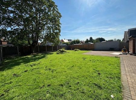 4 bedroom Bungalow for sale in Goodsmoor Road, Derby, Littleover, DE23
