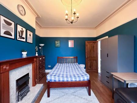 1 bedroom House share to let in Room 2