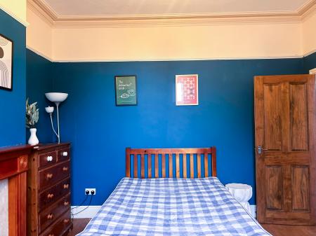 1 bedroom House share to let in Room 2