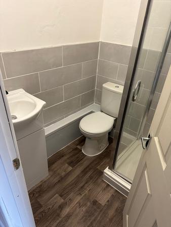 1 bedroom House share to let in Room 2