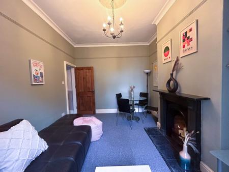 1 bedroom House share to let in Room 2