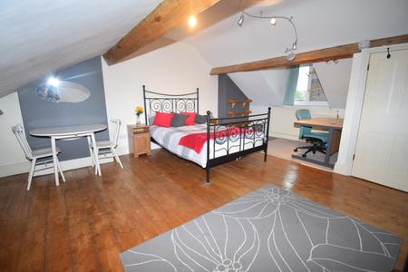 1 bedroom House share to let in Room 2