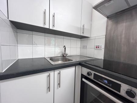 1 bedroom Studio flat to let in Uttoxeter New Road, Derby, DE22