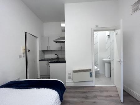 1 bedroom Studio flat to let in Uttoxeter New Road, Derby, DE22