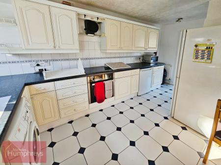 5 bedroom Terraced House to let in Cherry Way, Hatfield, AL10